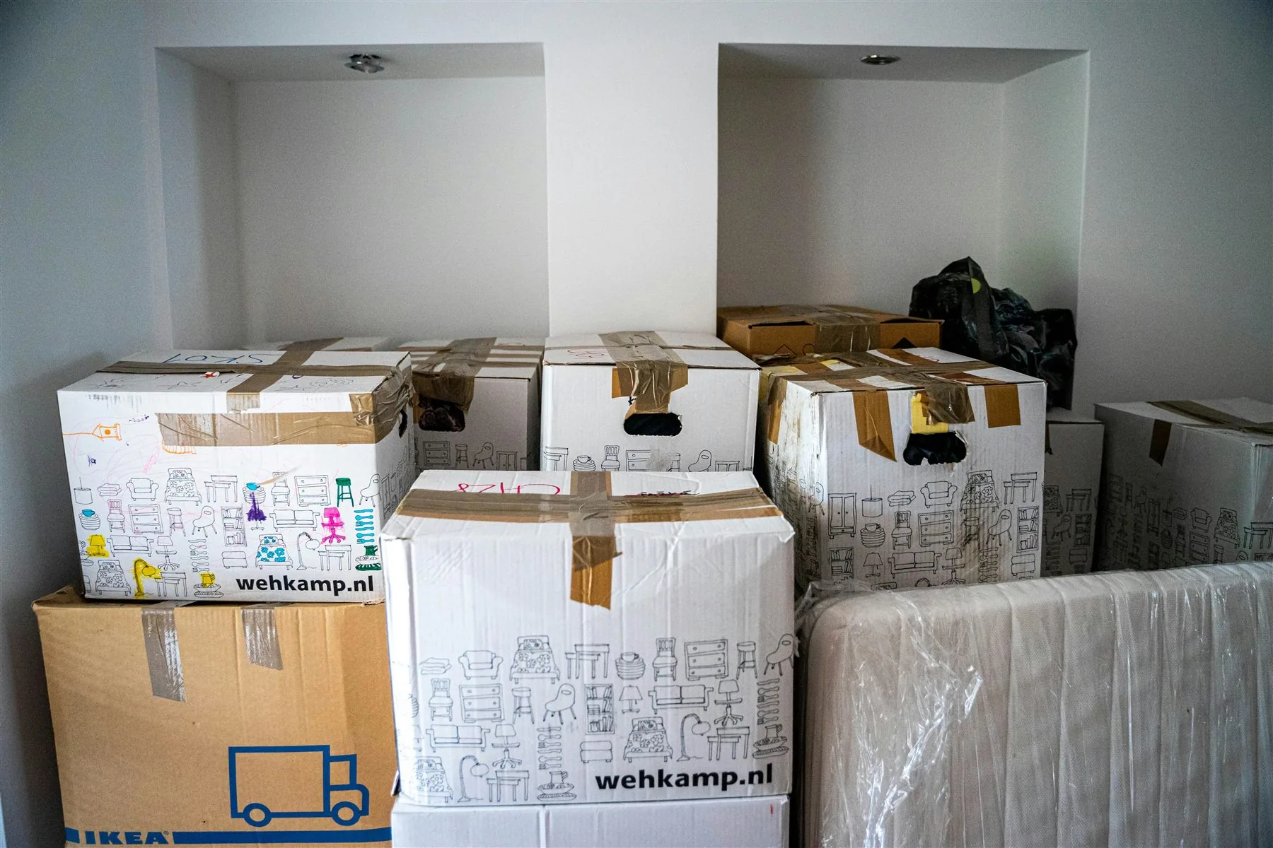 Helping families sort belongings during deceased estate clean up Melbourne